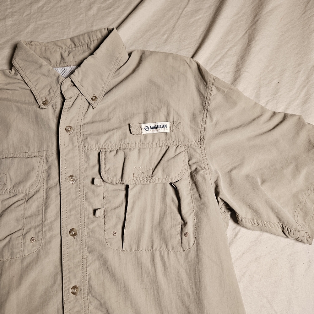 Magellan Outdoors Men M Mag Wick Fish Gear Vented Short Sleeve Fishing Shirt Tan